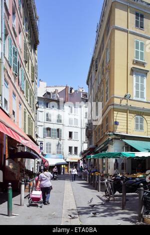 Marseille, France, les piétons et boutiques dans le quartier de Noailles Banque D'Images