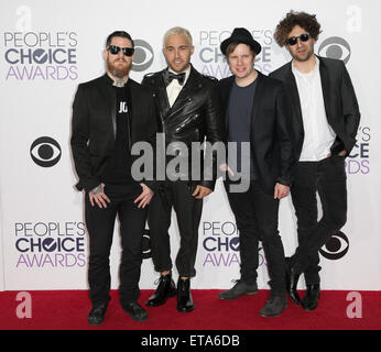 Le 41st Annual People's Choice Awards au Nokia Theatre L.A. Vivre - Arrivées avec : Andy Hurley, Peter Wentz, Patrick Stump, Joe Trohman, Fall Out Boy Où : Los Angeles, California, United States Quand : 07 Jan 2015 Crédit : Brian à/WENN.com Banque D'Images