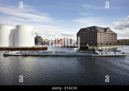 Berlin, Allemagne, BEHALA Lagergebaeude et silos dans l'ouest de l'Harbour Banque D'Images