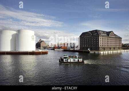 Berlin, Allemagne, BEHALA Lagergebaeude et silos dans l'ouest de l'Harbour Banque D'Images