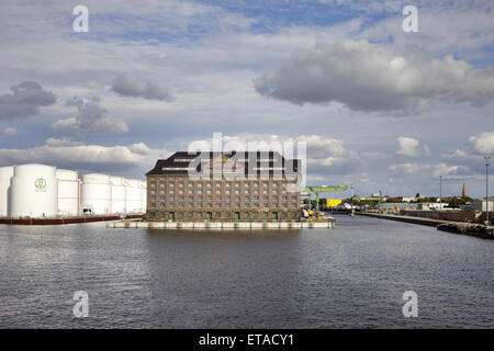 Berlin, Allemagne, BEHALA Lagergebaeude et silos dans l'ouest de l'Harbour Banque D'Images