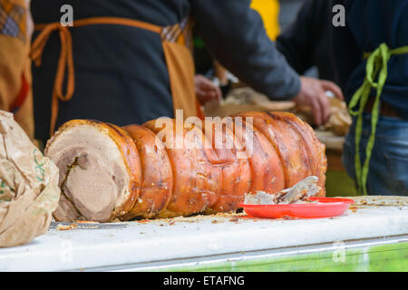 Rôti de porc, l'alimentation de rue typique de l'Italie et surtout Rome appelé Porchetta, village typique de Ariccia Banque D'Images