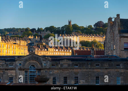 Lever du soleil à Bath Somerset en Angleterre avec Pulteney Bridge en premier plan Banque D'Images