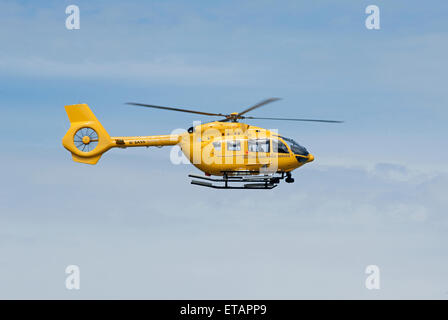 Eurocopter EC145 bi-moteurs d'hélicoptères utilitaires légers épargnant de vie des avions. 9858 SCO. Banque D'Images