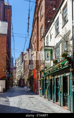 Vue vers le bas Mathew Street dans le centre-ville, site de la Cavern Club, Liverpool, Merseyside, England, UK Banque D'Images