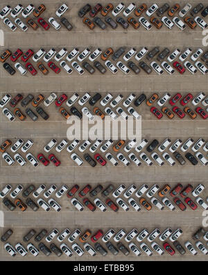 Wuhan, Hubei Province, China. 12 Juin, 2015. Vue aérienne du parc de nouveaux véhicules à une usine de Dongfeng à Wuhan, province de Hubei, Chine centrale, 12 juin 2015. Credit : Panda Eye/Alamy Live News Banque D'Images