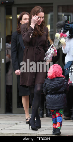 La duchesse de Cambridge quitte après une visite officielle à Islington Children's Services comprend : Catherine duchesse de Cambridge, Kate Middleton Où : London, Royaume-Uni Quand : 16 Jan 2015 Credit : WENN.com Banque D'Images