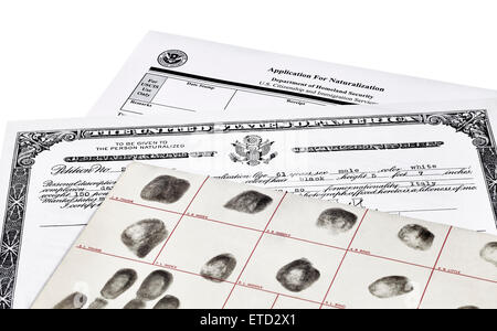 Certificat de citoyenneté, carte d'empreintes digitales et de demande de naturalisation, isolated on white Banque D'Images