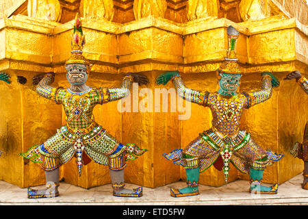 Géant mythique Guardian Statue à Wat Phra Si Rattana Satsadaram, Bangkok, Thaïlande Banque D'Images