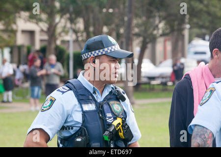 Sydney, Australie. 13 Juin, 2015. 10e année de la plage d'Avalon le Tattoo militaire pour les Forces Armées australiennes et des groupes communautaires bénévoles. Des représentants de l'école locale de bandes, New South Wales rural fire brigade de police,Etat,ses services d'urgence, le personnel retraité et marchands étaient présents à cet événement sur les plages du nord de Sydney. Banque D'Images