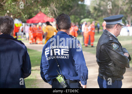 Sydney, Australie. 13 Juin, 2015. 10e année de la plage d'Avalon le Tattoo militaire pour les Forces Armées australiennes et des groupes communautaires bénévoles. Des représentants de l'école locale de bandes, New South Wales rural fire brigade de police,Etat,ses services d'urgence, le personnel retraité et marchands étaient présents à cet événement sur les plages du nord de Sydney. Banque D'Images