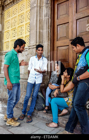 Mumbai Inde,fort Mumbai,Kala Ghoda,Elphinstone College,Université de Mumbai,étudiants garçons garçons enfants filles filles,jeunes filles, Banque D'Images