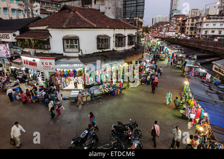 Mumbai Inde,Grant Road est,Bharat Nagar,nuit, shopping shopper shoppers magasins marché marchés achats vente, magasin de détail St Banque D'Images