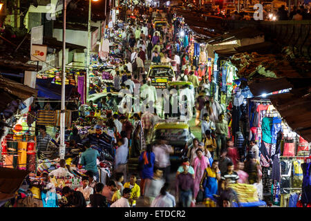 Mumbai Inde,Grant Road est,Bharat Nagar,P Nagare Lane,nuit, shopping shopper shoppers magasins marché marchés achats vente,r Banque D'Images