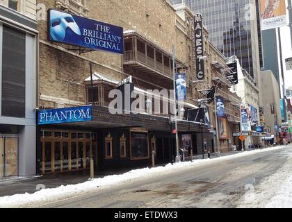 New York City Theatre District après tempête de neige avec Juno : atmosphère, le Fantôme de l'Opéra, Théâtre majestueux où : New York, New York, United States Quand : 27 Jan 2015 Crédit : Joseph Marzullo/WENN.com Banque D'Images