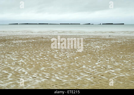 Vestiges de la Seconde Guerre mondiale, 2 port temporaire Mulberry à Arromanches, France Banque D'Images