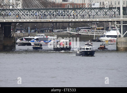 Havengore, le bateau qui a transporté Sir Winston Churchill le long de la Tamise au cours de ses funérailles d'état en 1965, est illustrée comme elle reprend son voyage sur la Tamise, la Tour de Londres à Westminster. Une série d'hommages auront lieu tout au long du Royaume-Uni à l'occasion du 50e anniversaire de l'adieu à l'Angleterre en temps de guerre, le fameux leader. Comprend : Le bateau où Havengore : London, Royaume-Uni Quand : 30 Jan 2015 Credit : Seb/WENN.com Banque D'Images