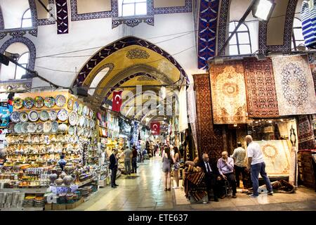 Istanbul est situé de part et d'autre du Bosphore séparant l'Europe de l'Asie, une ville divisée entre deux continents. Banque D'Images