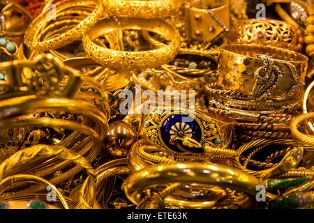 Istanbul est situé de part et d'autre du Bosphore séparant l'Europe de l'Asie, une ville divisée entre deux continents. Banque D'Images