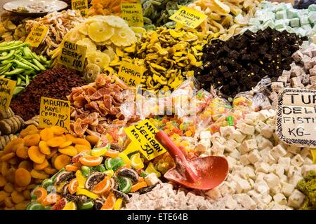 Istanbul est situé de part et d'autre du Bosphore séparant l'Europe de l'Asie, une ville divisée entre deux continents. Banque D'Images