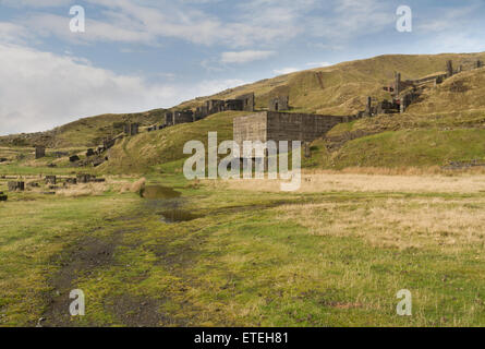 Ruines de béton, restes de carrière de pierre. Clee Hill, Shropshire, Angleterre, Royaume-Uni. Banque D'Images