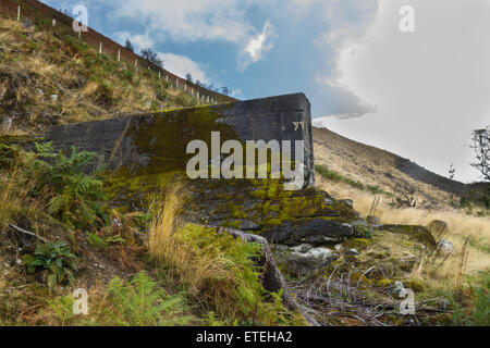 Une partie de l'Nant-y-Gro Barrage. Détruit par des explosifs par Barnes Wallis. 617e Escadron de la RAF a conduit à l'aide de bombes rebondissantes dans le barrage bu Banque D'Images