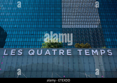 L'extérieur du centre commercial Les Quatre Temps/centre commercial de la Défense, près de Paris, France Banque D'Images