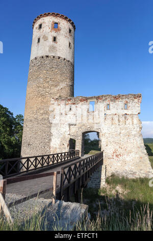 Ruines romantiques d'un château médiéval Zviretice République tchèque Bohême centrale, Banque D'Images