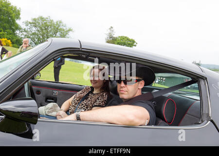 Bowness on Windermere, Cumbria, Royaume-Uni. 13 Juin, 2015. Par jour terne & sur le lac Windermere ne place pas au large de la touristique. Hot Rods & Hills rencontrez sur le Glebe à Bowness on Windermere Crédit : Gordon Shoosmith/Alamy Live News Banque D'Images