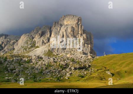 Vue de la Gusela Nuvolau imponent de près de la col Giau, aux Dolomites, Italie. Banque D'Images