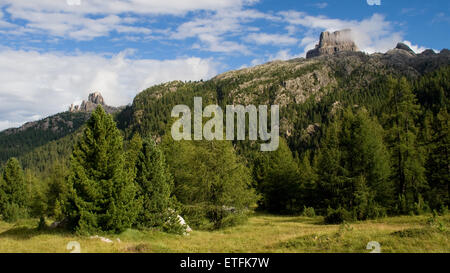 Cinque Torri et Averau près de Cortina d'Ampezzo, Italie. Banque D'Images