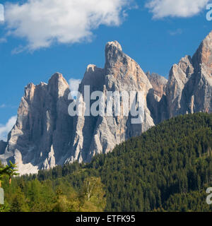 L'Odle des seringues au parc naturel de Puez-Geisler en Tyrol du Sud, Italie. Banque D'Images