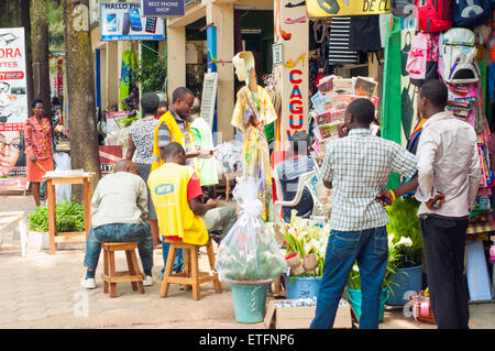 Scène de rue, KN 2, rue Centrale 'Ville', CBD, Kigali, Rwanda Banque D'Images