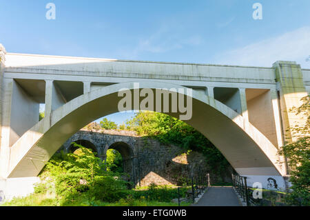 Bleachgreen Viaduc Ferroviaire, Newtownabbey. Construit en 1933, c'est la seule jonction fouisseurs en Irlande. Banque D'Images