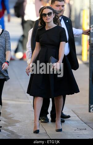 Keira Knightley montre son nez de bébé comme elle arrive à ABC Studios pour Jimmy Kimmel Live ! Spectacle : Keira Knightley Où : Los Angeles, California, United States Quand : 12 Mar 2015 Crédit : Michael Wright/WENN.com Banque D'Images