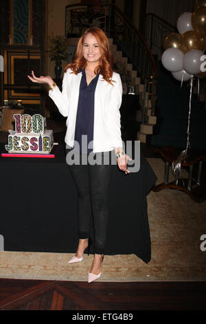 Disney Channel's 'Jessie' fête ses 100 épisodes mettant en vedette : Debby Ryan Où : Los Angeles, California, United States Quand : 12 Mar 2015 Crédit : Nicky Nelson/WENN.com Banque D'Images