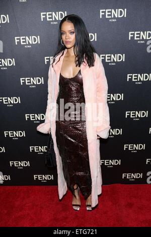 New York Fendi flagship boutique inauguration parti pendant la Semaine de la mode Mercedes-Benz Fendi à Madison Avenue avec Rihanna : où : New York, New York, United States Quand : 13 Mar 2015 Credit : Andres Otero/WENN.com Banque D'Images