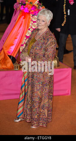 L'CTBF et Performance Royal Première mondiale de la deuxième meilleure Exotic Marigold Hotel TRH assisté par le Prince de Galles et la duchesse de Cornouailles, tenue à l'Odeon Leicester Square - Arrivées en vedette : Dame Judi Dench Où : London, Royaume-Uni Quand : 17 Mar 2015 Crédit : Mario Mitsis/WENN.com Banque D'Images