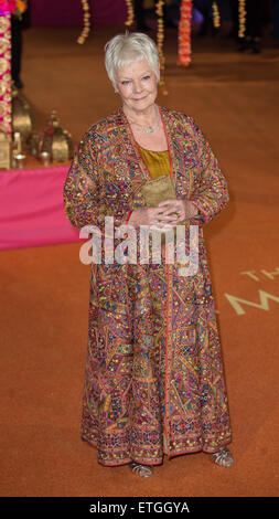 L'CTBF et Performance Royal Première mondiale de la deuxième meilleure Exotic Marigold Hotel TRH assisté par le Prince de Galles et la duchesse de Cornouailles, tenue à l'Odeon Leicester Square - Arrivées en vedette : Dame Judi Dench Où : London, Royaume-Uni Quand : 17 Mar 2015 Crédit : Mario Mitsis/WENN.com Banque D'Images