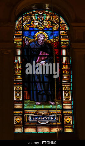 Vitrail représentant Saint Augustin d'Hippone, un important philosophe et théologien chrétien Banque D'Images
