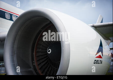 Close-up d'une turbine à gaz moteur à réaction sur un Boeing 757 de Delta Airlines au siège international de l'Delta à Atlanta, Géorgie. (USA) Banque D'Images