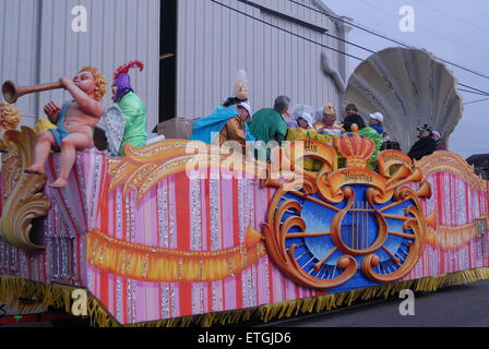 Mardi Gras 2015 - Rex, roi du Carnaval readys son flotteur et Krewe pour leur jour du Mardi Gras comprend : Krewe of Rex Où : New Orleans, Louisiana, United States Quand : 17 février 2015 Source : WENN.com Banque D'Images