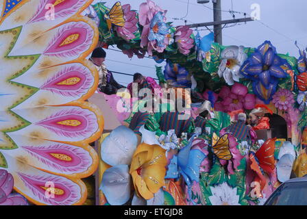 Mardi Gras 2015 - Rex, roi du Carnaval readys son flotteur et Krewe pour leur jour du Mardi Gras comprend : Krewe of Rex Où : New Orleans, Louisiana, United States Quand : 17 février 2015 Source : WENN.com Banque D'Images