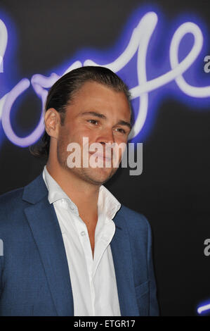 LOS ANGELES, CA - 3 octobre 2011 : Patrick John Flueger au Los Angeles première de son nouveau film 'Footloose' au Regency Village Theatre, Westwood, CA. 3 octobre 2011, Los Angeles, CA Banque D'Images