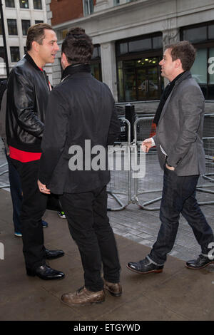 David Walliams, Anthony McPartlin et Declan Donnelly se réunit en dehors de la BBC après une évacuation de la Radio 2 studios au cours de laquelle les pompiers ont été appelés en vedette : David Walliams, Anthony McPartlin, Ant, Declan Donnelly, mai où : London, Royaume-Uni Quand : 20 Mar 2015 Crédit : Mario Mitsis/WENN.com Banque D'Images