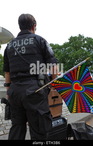 Samedi, Juin 13, 2015, Washington, DC USA : des milliers de Washington, DC se réunissent sur la communauté LGBT de DuPont circle pour donner le coup d'Fierté dans la capitale 2015 Banque D'Images