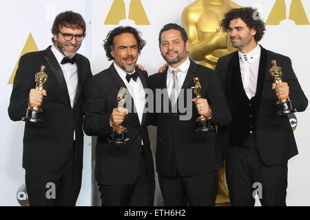 87e Academy Awards annuels - Salle de presse au Kodak Theater avec : Nicolas Giacobone, Alejandro Gonzalez Inarritu, Alexander Dinelaris, Armando Bo Où : Los Angeles, California, United States Quand : 22 Mar 2015 Crédit : FayesVision/WENN.com Banque D'Images