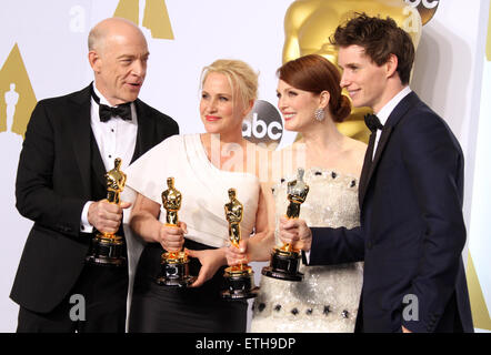 La 87e Oscars annuelle tenue au Kodak Theater - Salle de presse : JK Simmons, Patricia Arquette, Julianne Moore, Eddie Redmayne Où : Los Angeles, California, United States Quand : 22 Mar 2015 Crédit : Adriana Barraza M./WENN.com Banque D'Images