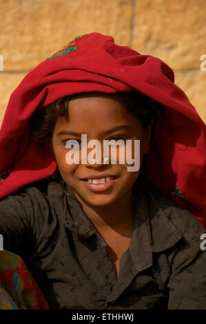 Portrait d'une jeune fille du Rajasthan, Jaisalmer, Rajasthan, India Banque D'Images