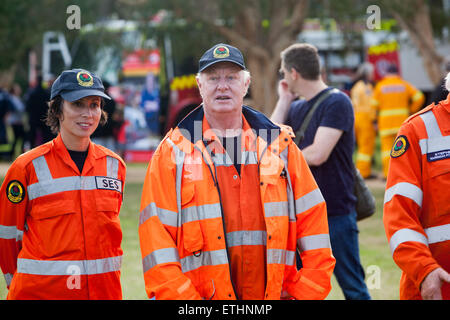 Sydney Avalon Beach tatouage militaire impliquant les forces de défense australiennes et des groupes communautaires locaux, y compris State Emergency Services ses , Australie Banque D'Images